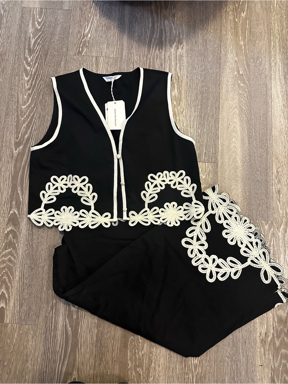 Commense Black and Cream Embroidered Cropped Jumpsuit - Picture 4 of 8